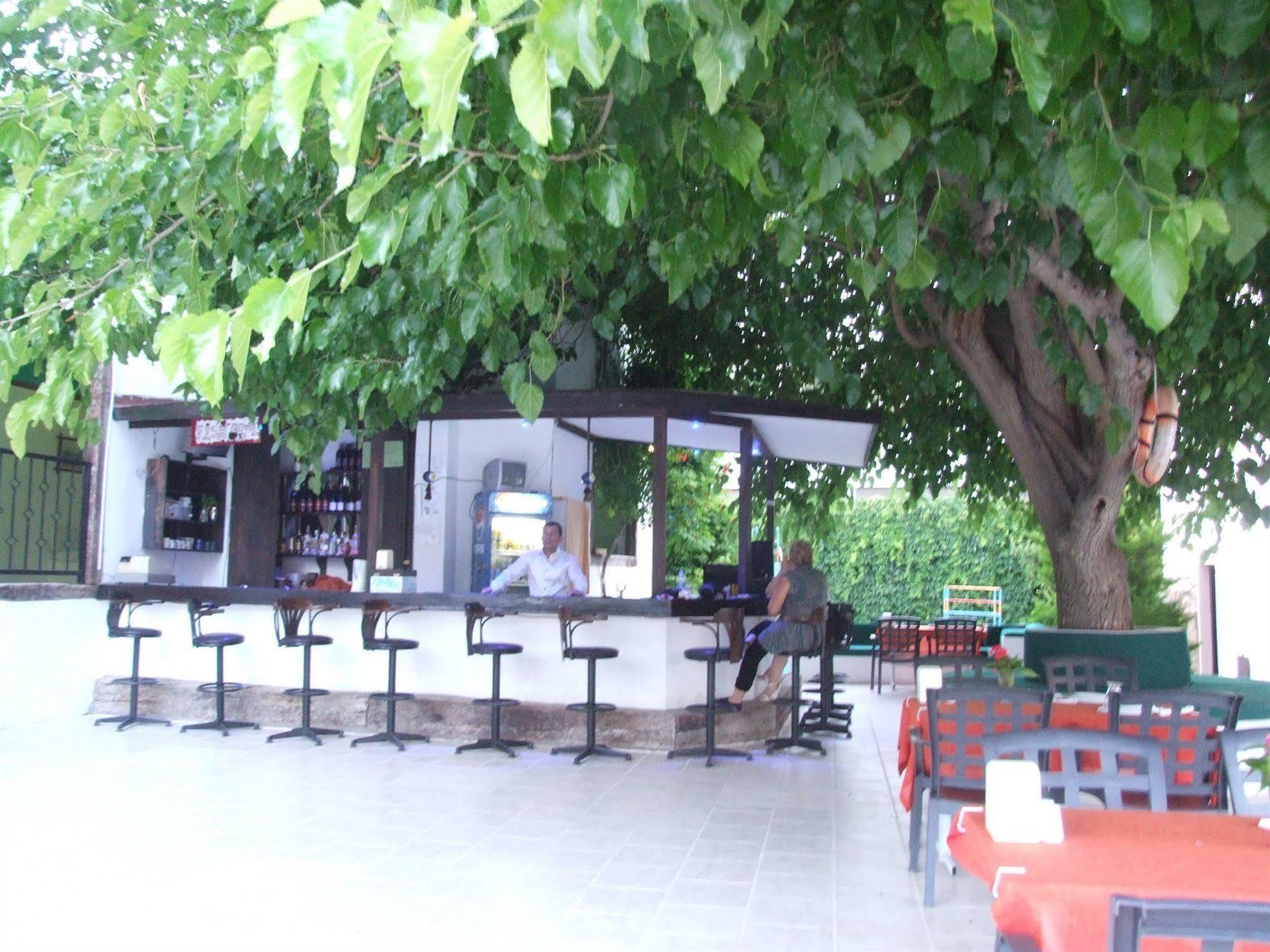 Safir Hotel Бітез Ресторан фото